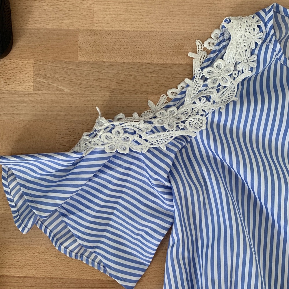White & blue cold shoulders with lace